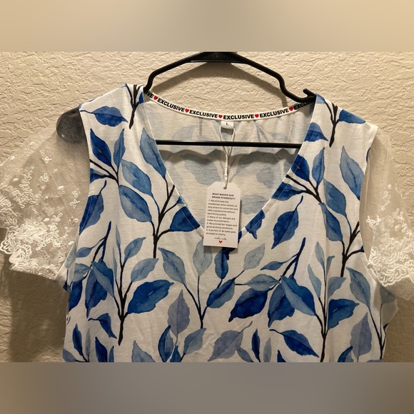 Floral Dress with Lace Sleeves - Picture 3 of 4